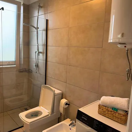 Rrode Tale Apartment