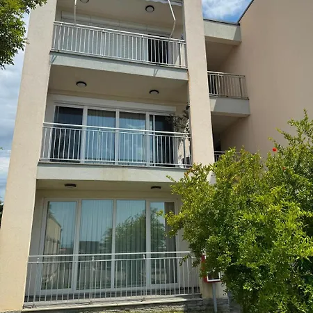 Apartment Rrode Tale *